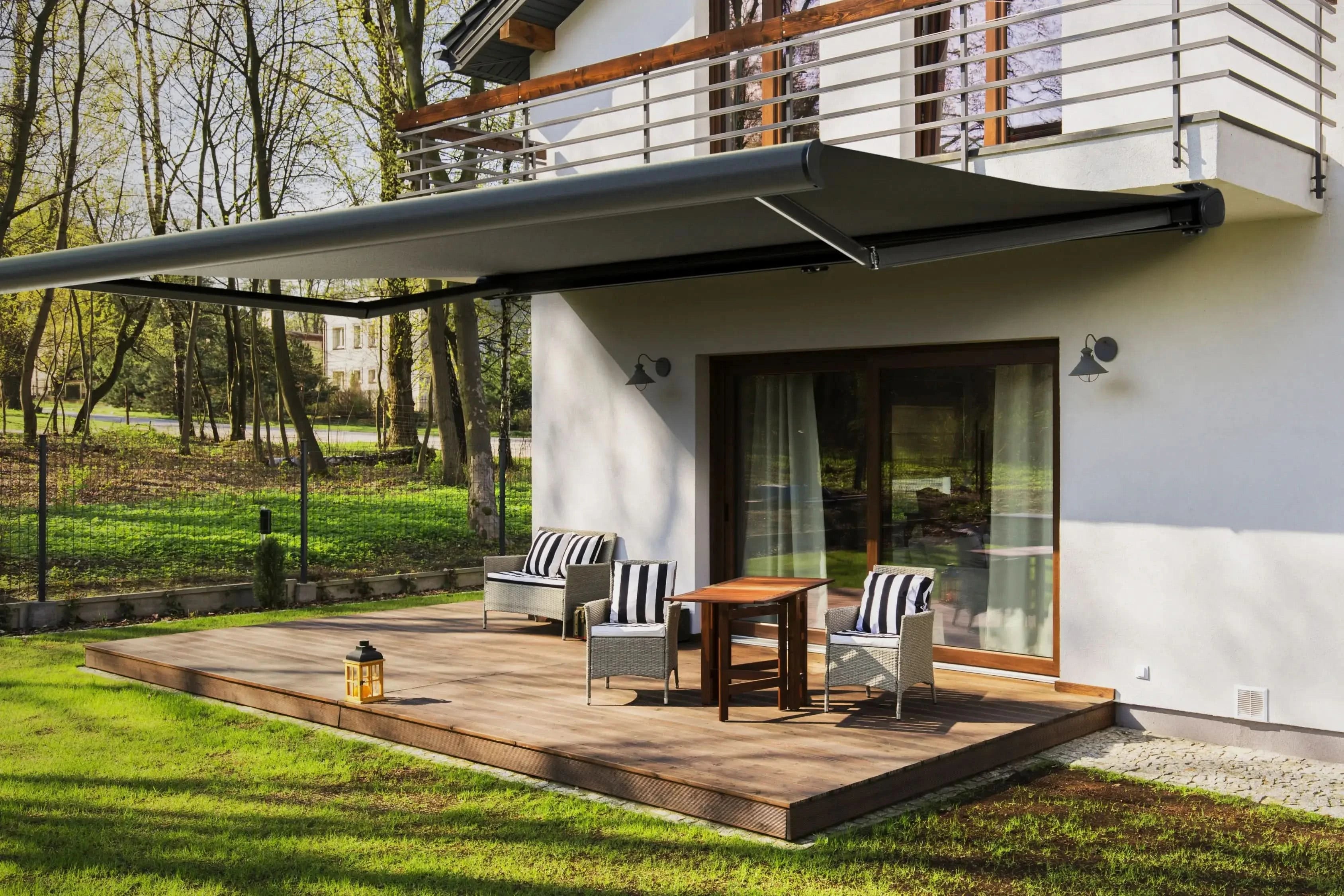 outdoor living markise Hansø Awning - 13' x 10' - Electric Retractable Roof - White & Emerald